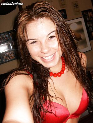 Kari Sweets Shaved Pussy