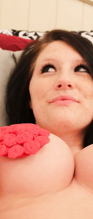 Freckles 18 Roses On Her Naked Body