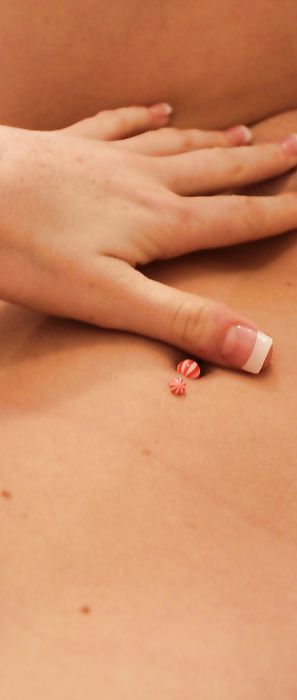 Freckles 18 Roses On Her Naked Body