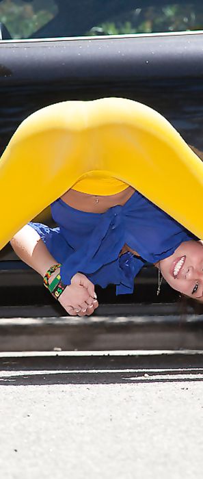 Victoria Lynn Flashing In Yellow Leggings Zishy