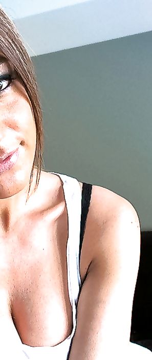 Nikki Sims Bedroom Selfies