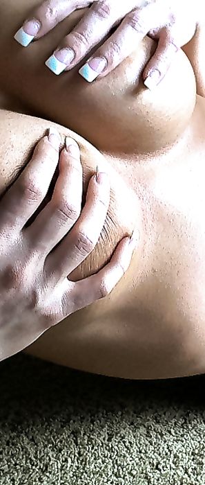 Nikki Sims Bedroom Selfies