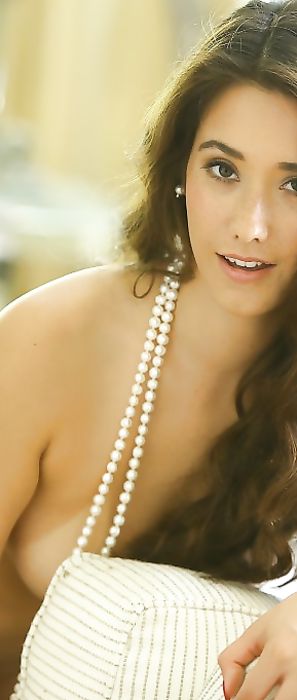 Eva Lovia Pearls And Trimmed Pussy Fun