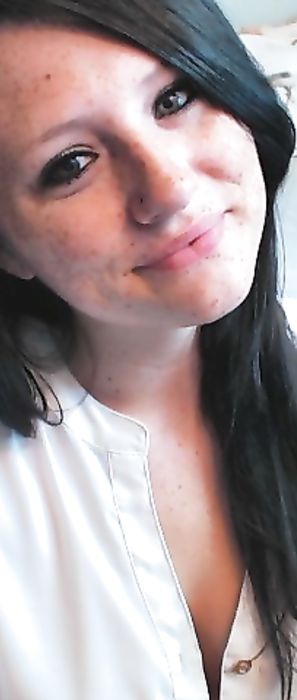 Freckles 18 Fingering Herself In Bed Webcam