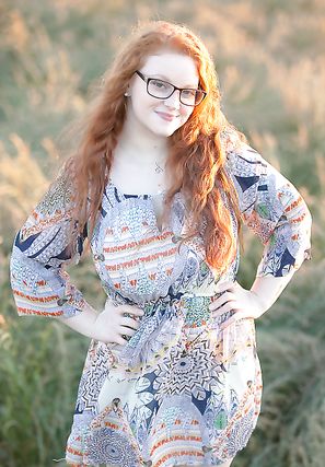 BBW Model Kaycee Barnes Takes Off Her Dress In A Field Cosmid