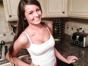 Emma Mason Rare Nude Selfies Phil-Flash Petite Teen Shaved Pussy And Smile