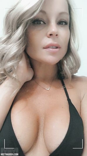 Meet Madden Ready For Sunshine Naked Bathroom Selfies Gone Wild