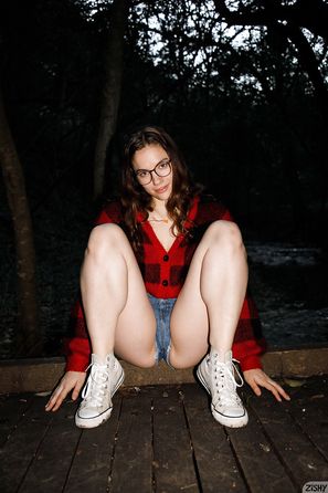 Chaney Gunn Mosquito Meetup Zishy Takes Off Her Shorts and Flashes Her Thong