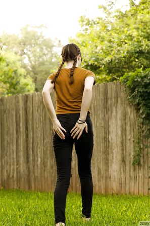 Hazel Moore In The Burbs Zishy