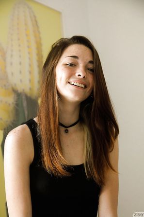 Hannah Tarley For Home Hero Zishy