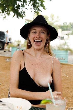 Moon Torrance Likes Black Zishy