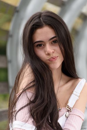 Zaheera Juni Heart Goes Chomp Zishy