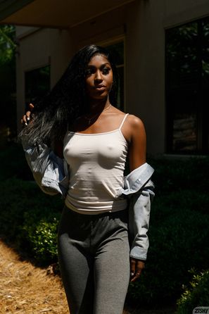 Kelsey Jones She Cryin Zishy