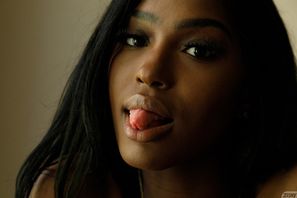 Kelsey Jones She Cryin 2 Zishy