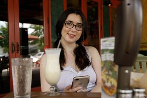 Ophelia Palantine Found Hair In Food Zishy