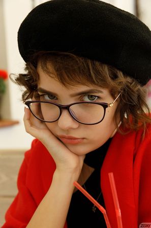 Victoria Minina Cafe Society 1 Zishy