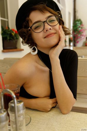 Victoria Minina Cafe Society 1 Zishy