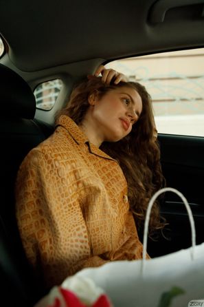 Mitropoliya The Female Gaze Zishy