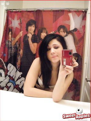 Selena Sweet Apples