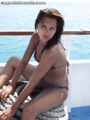 Bonnie flaunt it