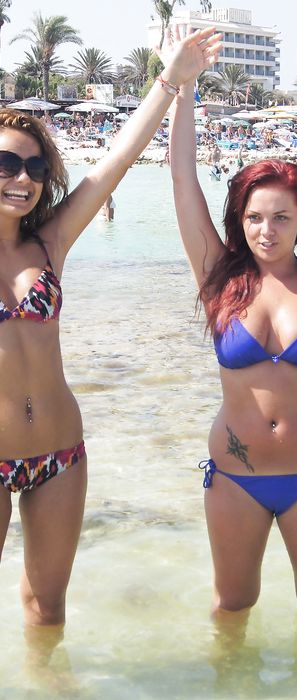 Arina flaunt it
