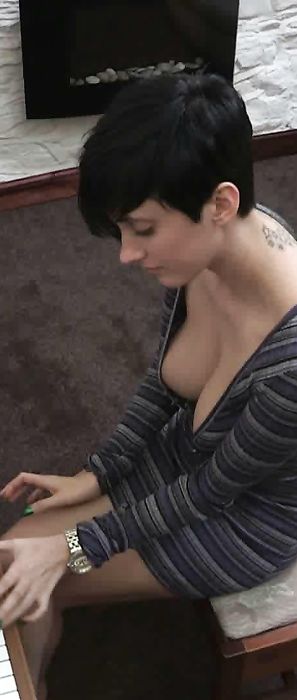 Kim cleavage downblouse
