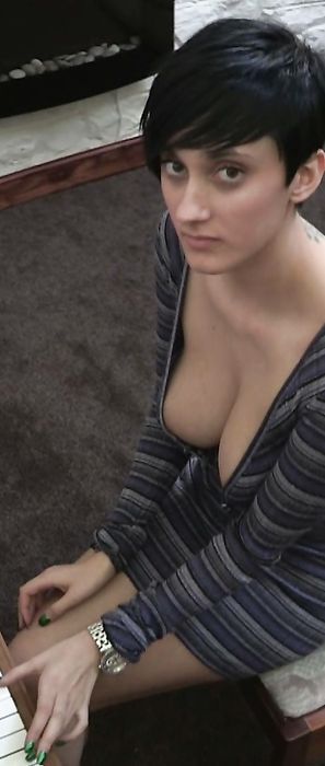 Kim cleavage downblouse