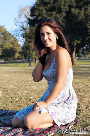 Eva Lovia