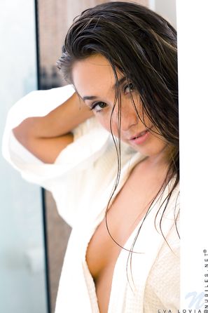 Eva Lovia nubiles